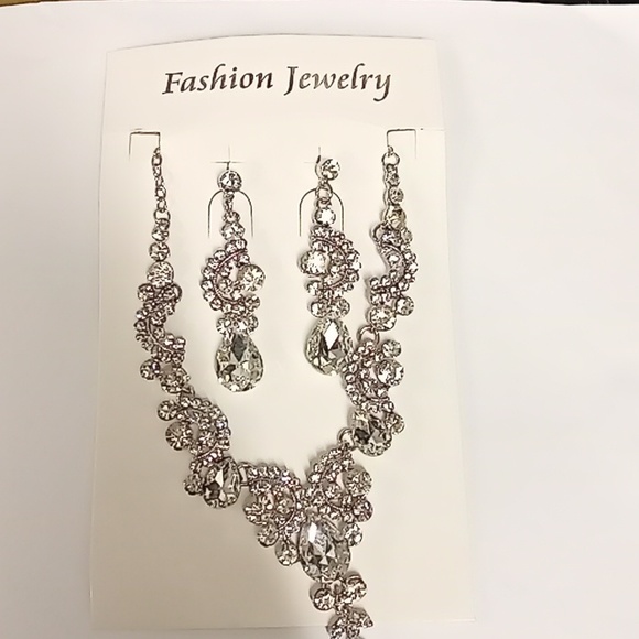 Jewelry - Picture 3 of 4